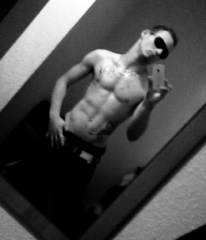 Zum Profil von Bl4ck0ne