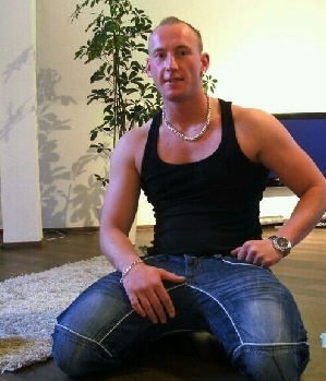 Zum Profil von ShoxxxDenimzl