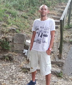 Zum Profil von strike007