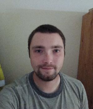 Zum Profil von Famousr34