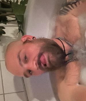 Zum Profil von HotBob666