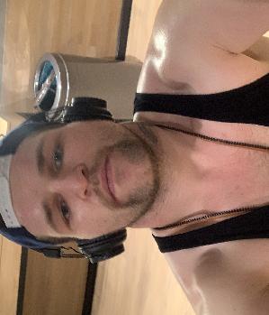 Zum Profil von Hotboy04