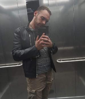 Zum Profil von Johnn12