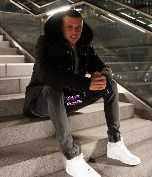 Zum Profil von Nicoo9494