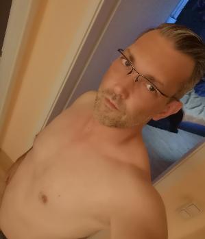 Zum Profil von RealerXXX