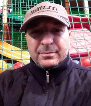 Zum Profil von Safatas