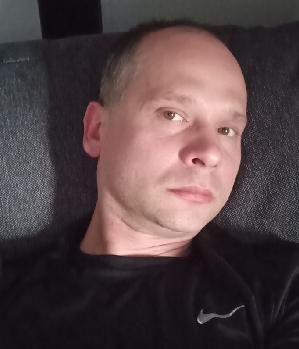 Zum Profil von master30003
