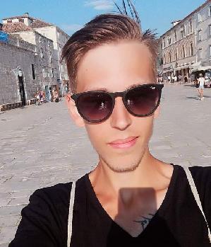 Zum Profil von sneaks_n_raves