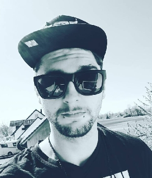 Zum Profil von toyboy591