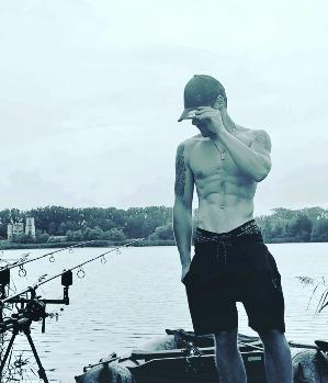 Zum Profil von unknowtobi